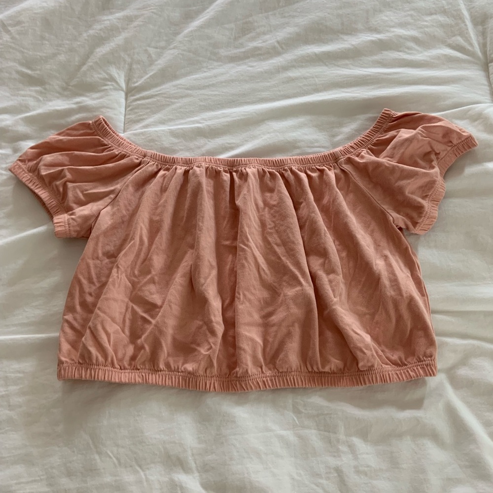 Coral Off-the-shoulder Crop Top!